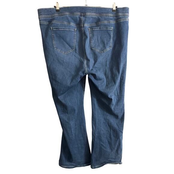 Torrid Women's Plus Size Lean Jean Slim Boot Super Soft Denim Jeans Size 3R - Picture 2 of 4